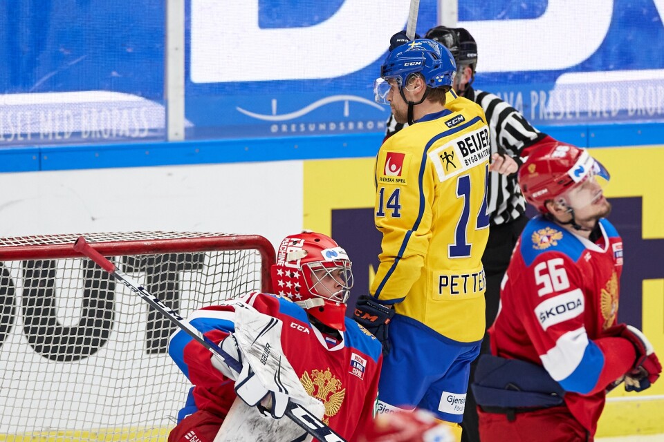 Emil Pettersson jublar efter sitt ledningsmål mot Ryssland.