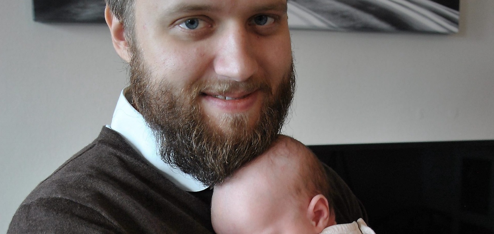 Noomi Rensfelt har hunnit bli två månader gammal och ska snart fira sin pappa för första gången på Fars dag. Den stolta fadern heter Andrée.
Foto: Marie Strömberg Andersson