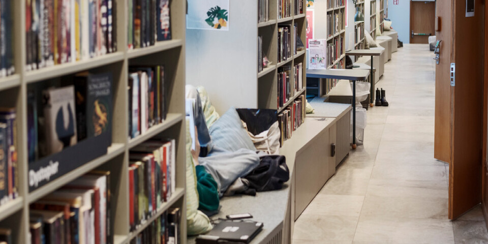 För många unga är biblioteken en trygg plats där man kan hämta andan och träffa engagerade vuxna, få läxhjälp eller använda en dator. Arkivbild.