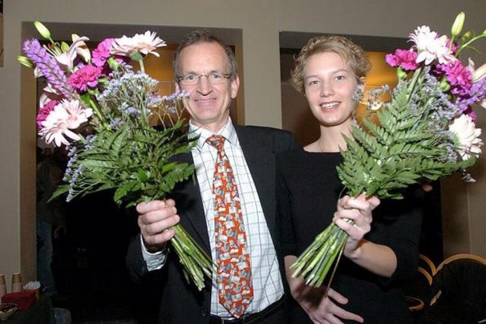 Två prisade kulturbärare. Anders Löfberg och Josefine A Sandberg tog i går emot kulturnämndens kulturpris respektive stipendium. BILD: CLAES NYBERG