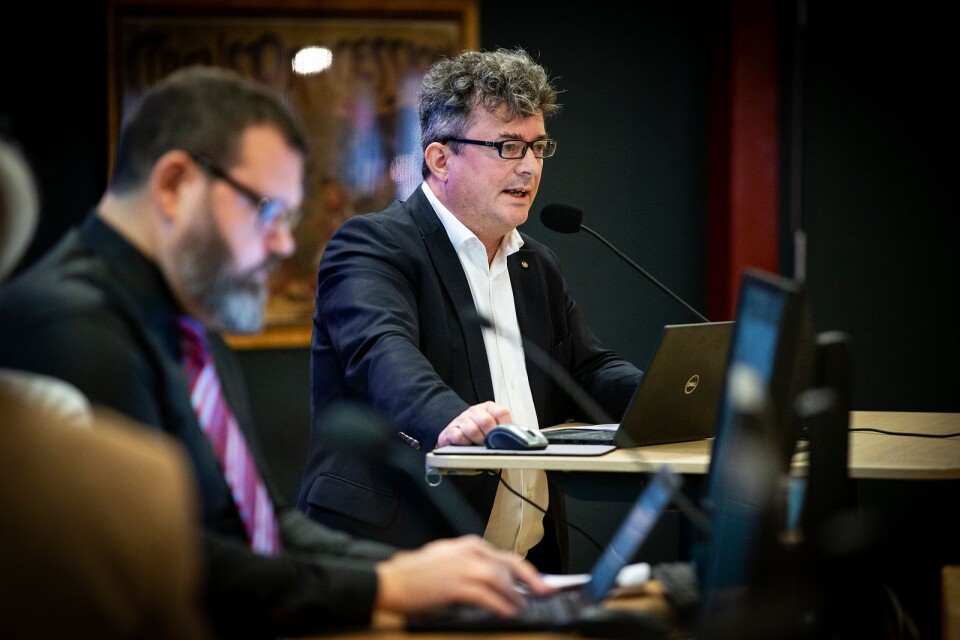 Mikael Rubin pratade under måndagens fullmäktigemötet om hur frågan om hamninfarten ska gå vidare mot Stockholm.