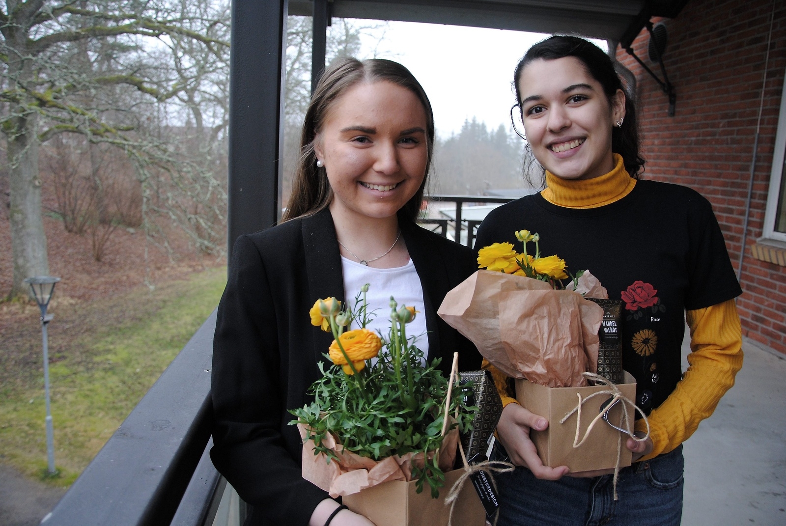 Alexandra Persson och Jennyfer Gomez, som går hotell och turism på Ekbackeskolan, ska tävla i yrkes-SM.