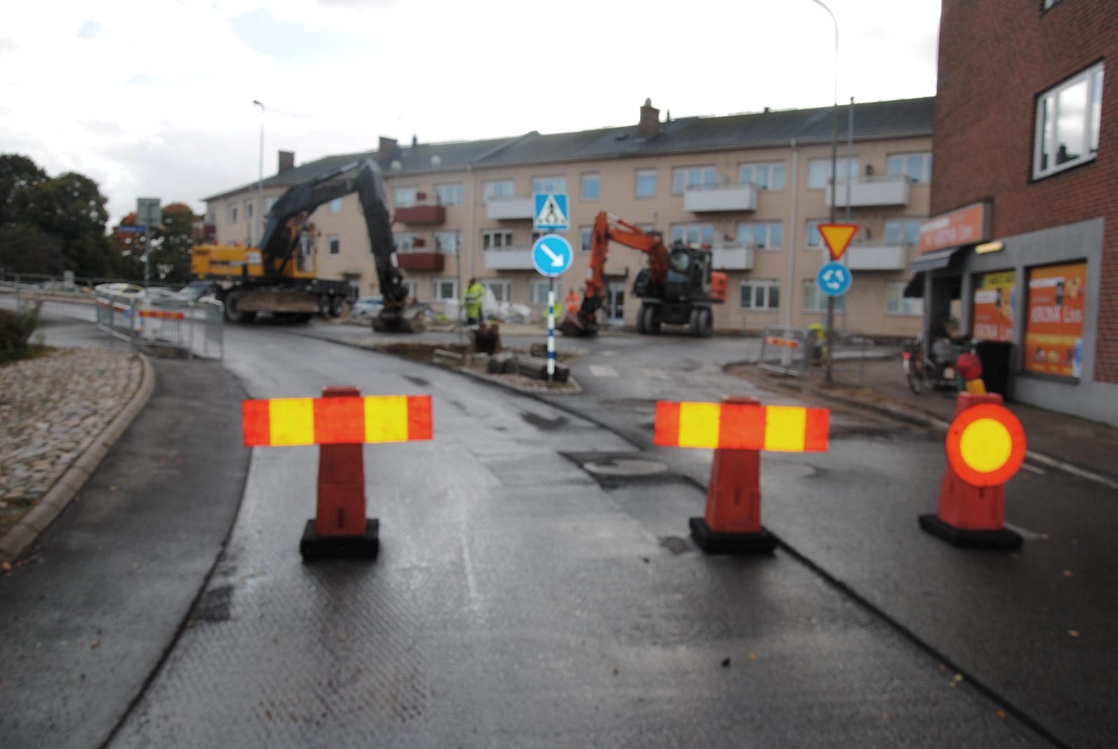 Viaduktsvägen vid Nettorondellen är helt avstängd och ska öppnas på torsdag, eller fredag                       Foto: Stefan Olofson