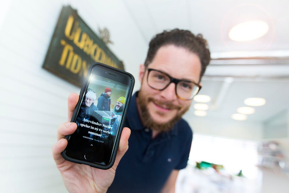 UT:s chefredaktör Henrik Erickson med UT:s nya app som släpps i dag.