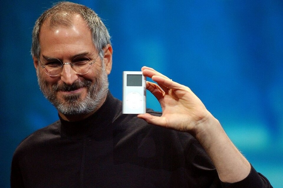 Steve Jobs avled på onsdagen. Här syns med en Ipod