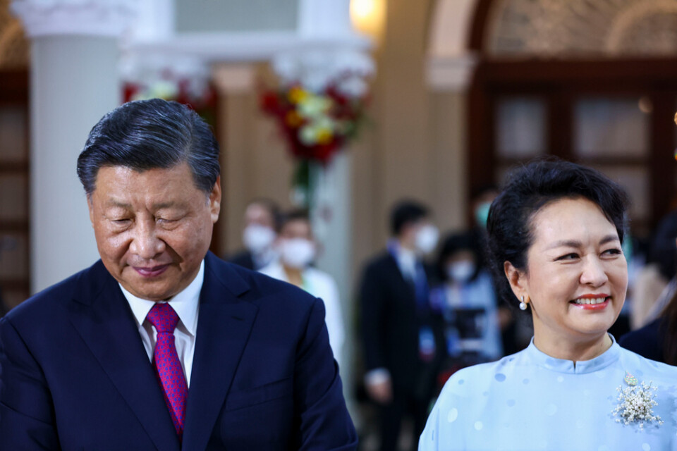 Kinas ledare Xi Jinping och hans hustru Peng Liyuan, fotograferade i Thailand 2022.