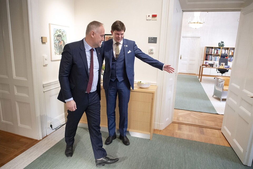Vid mötet mellan Jonas Sjöstedt, V, och talmannen Andreas Norlén skjuts statsministeromröstningen upp 48 timmar. Foto: Jessica Gow / TT
