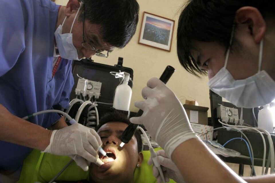 Dagens insändarskribent tycker att landstinget har glömt att samarbeta med den privata tandvården. Tandläkarna på bilden har inget med insändaren att göra i övrigt.