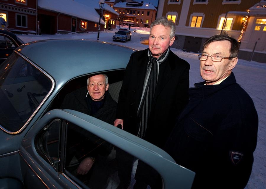 Thorleif Carlsson, Lars Skoglund och Bengt Wallgren, en trio som agerade chaufförer i går kväll. Bilarna som de körde skådespelarna i, bland annat en PV och en Amazon, har alla figurerat i filmerna.
