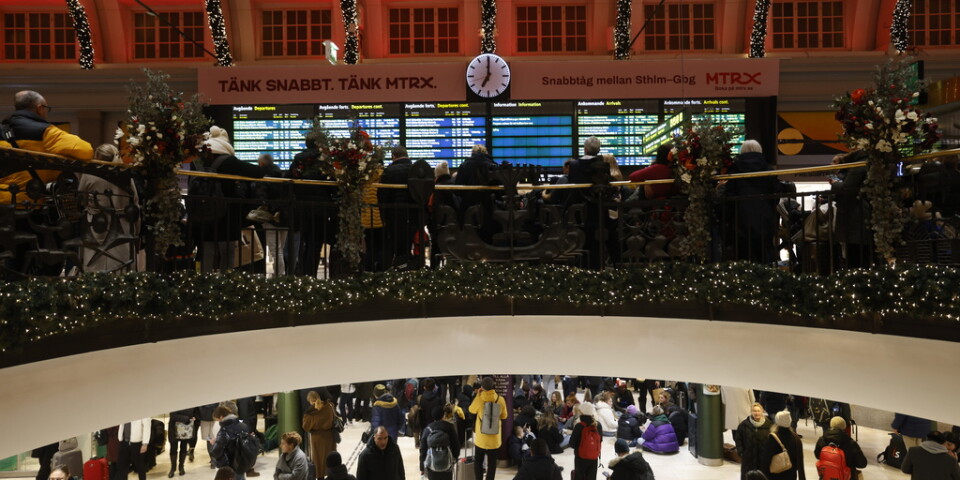 Många resenärer väntade under onsdagskvällen utan information på Stockholms centralstation.