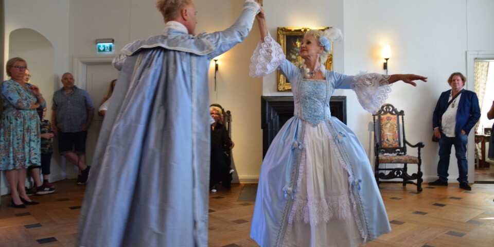 Dans från 1700-talet när Svaneholms slott invigde den nya riddarsalen