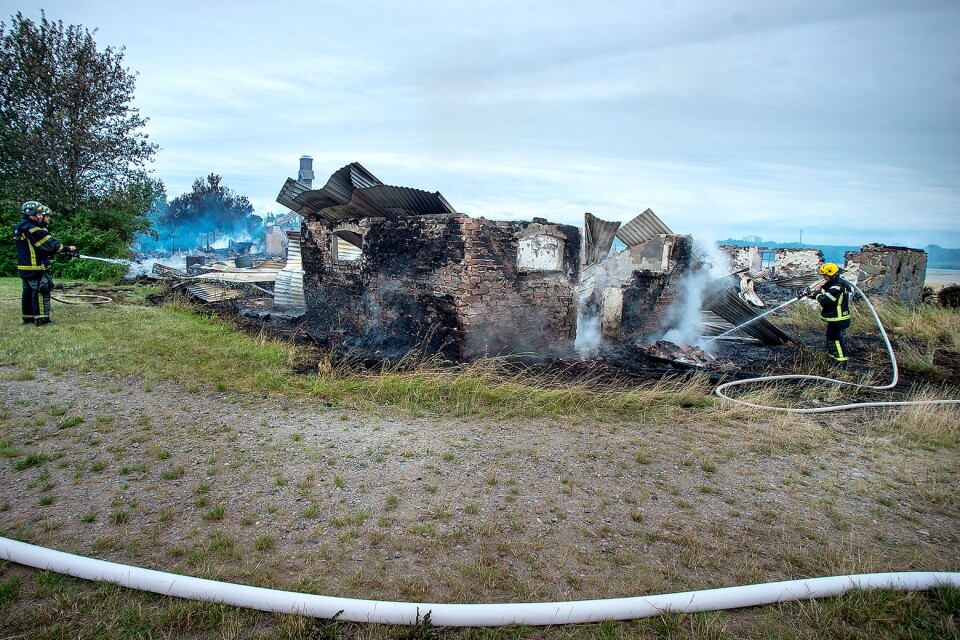 Gården i Nosaby brann ner till grunden.