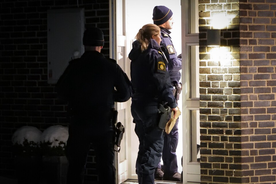 Polisen arbetade i bostadsområdet i Ljunghusen under kvällen då ett par blivit rånade i sitt hem.