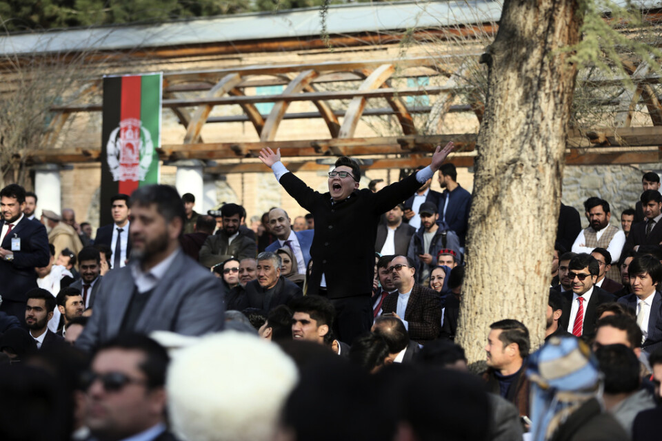 Anhängare till Afghanistans president Ashraf Ghani,vid måndagens installationsceremoni i Kabul.