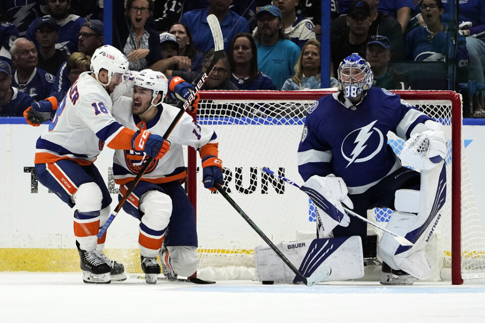 New York Islanders jublar efter sitt 1–0-mål.