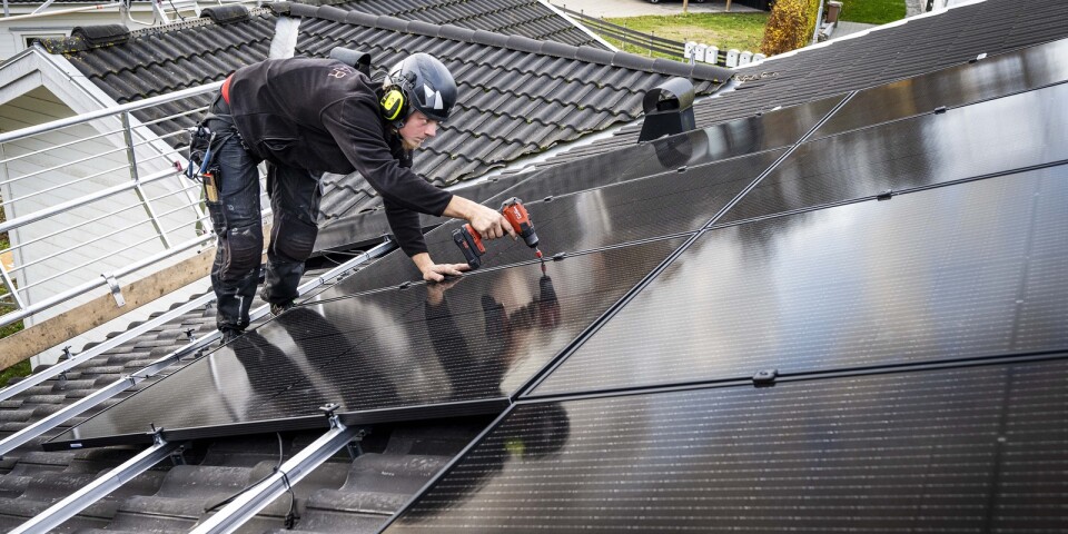 Ny teknik är vägen framåt, inte att fortsätta som förut. Solceller på alla södervända tak i Sverige skulle till exempel täcka en tiondel av nuvarande energibehov, skriver debattören.