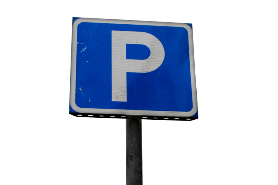 ”En del boende på vissa platser kan ha sin bil gratis på parkeringen och andra betalar 2.400 per år”.
