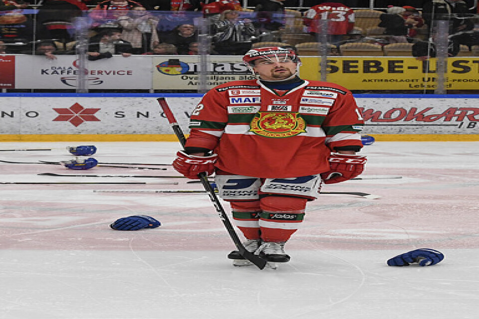 Kevin Gagne deppar efter det står klart att Mora får börja om i hockeyallsvenskan.
