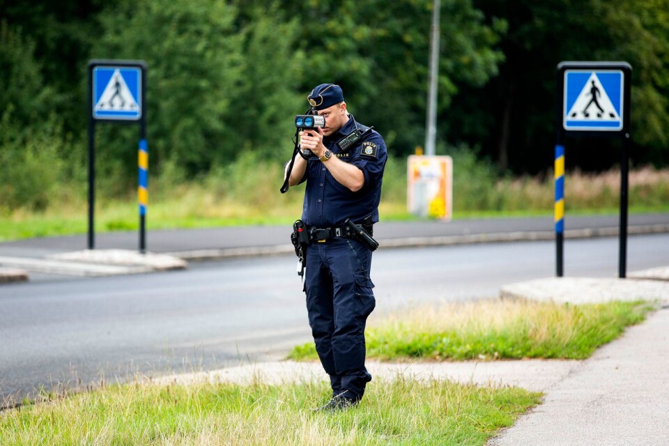 Eftersom polisen inte orkar bemöda sig ha fartkontroller mellan simhallen och Jönköpingsvägen är fartkameror det absolut mest effektiva, anser Stefan Karlsson.
