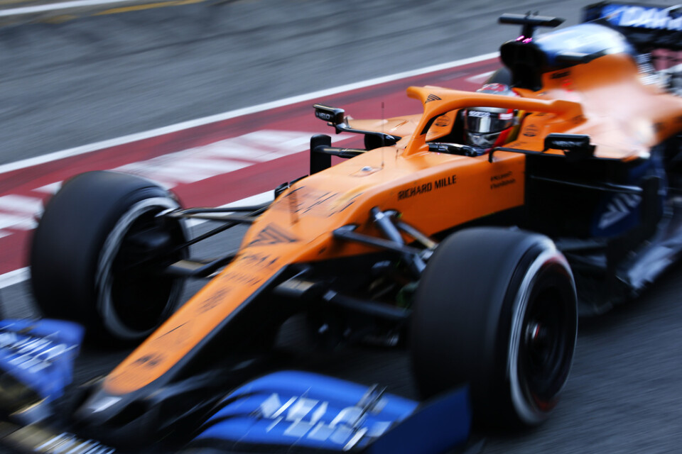 Klassiska formel 1-stallet McLaren har börjat permittera personal.