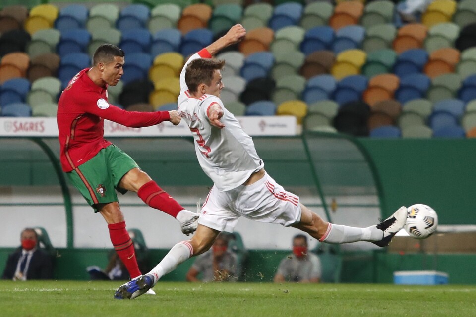 Ribban stoppade Cristiano Ronaldo och Portugal två gånger om i onsdagens landskamp hemma mot Spanien.