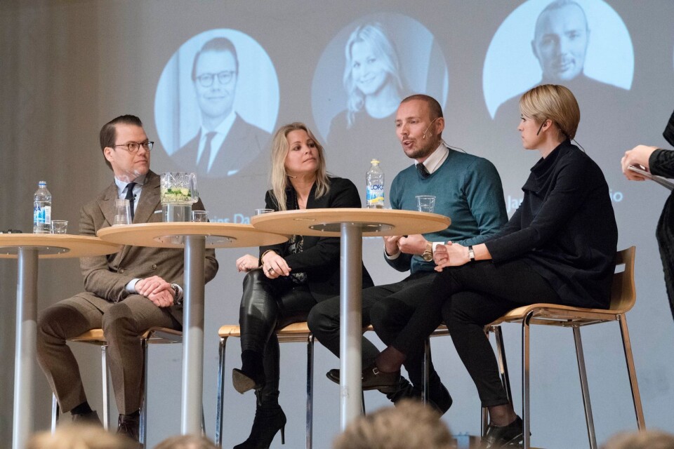 Sara Wimmercrantz till höger, Jarno Vanhatapio, Anna Stenberg och prins Daniel samtalade om entreprenörskap. De gav eleverna rådet att våga satsa och inte vara rädda för att misslyckas.