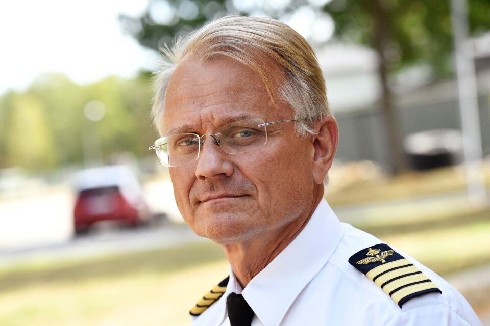 Lars Bergström, flottiljchef för Blekinge flygflottilj (F 17), kommenterar Jas Gripen kraschen utanför Ronneby under förmiddagen.