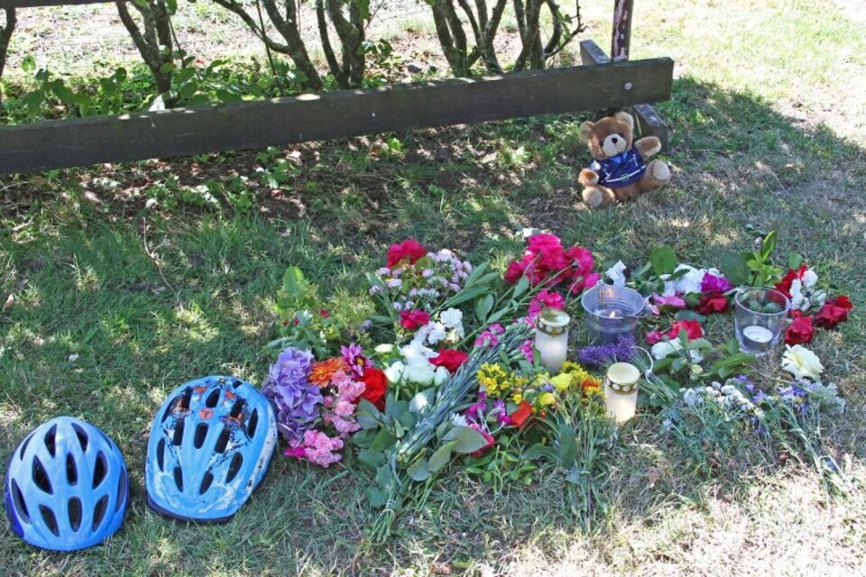 Från olycksplatsen på Joels väg, Färjestaden, där en mamma och hennes son omkom 22 juli 2020.