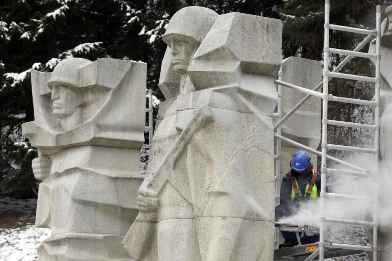 Litauen nedmonterar monument från Sovjettiden