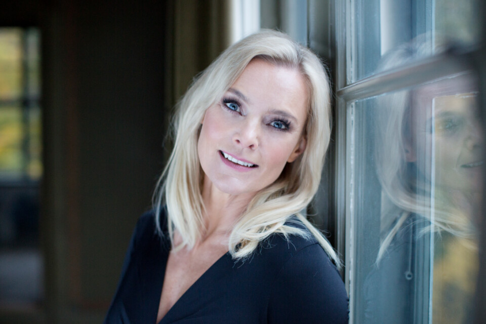 Sofia Källgren har skadat sig i en ridolycka och måste flytta fram sin konsert på Öland.