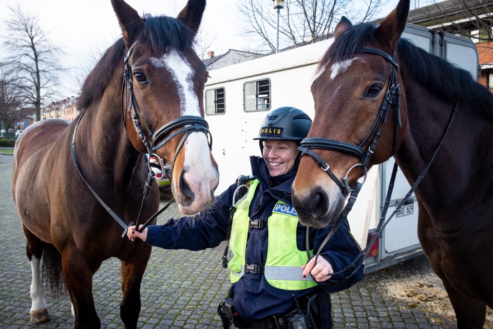Kajsa Thörneby har tidigare jobbat mycket i Simrishamn och var glad att återvända som ridande polis.