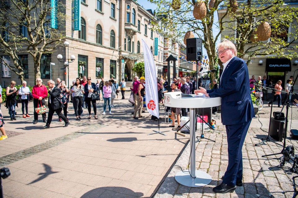 – Vi måste slå vakt om löntagarnas rättigheter och inte låta marknadskrafterna råda, sade Peter Hultqvist (S) när han talade i Karlskrona.