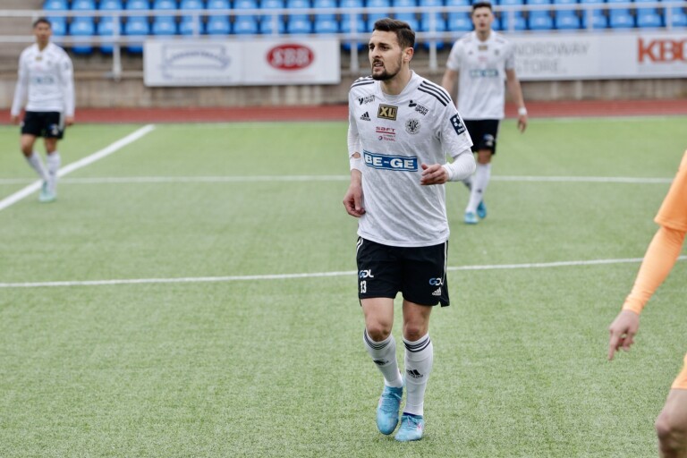 Efter tunga säsongen – nu lämnar mittfältaren Oskarshamns AIK