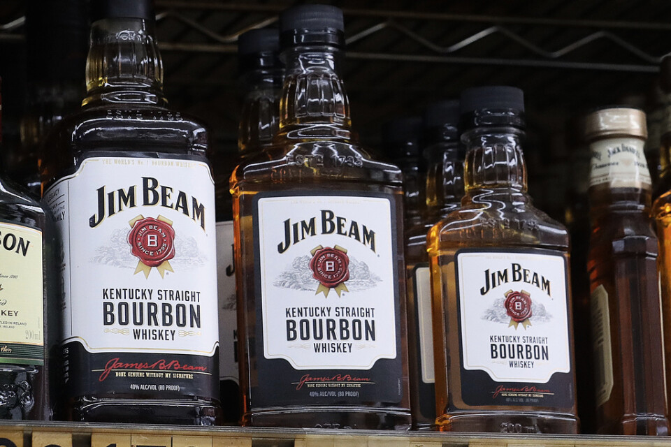 Amerikansk whiskey, bourbon, är en av produkterna som drabbats av handelsdispyterna. Arkivbild.