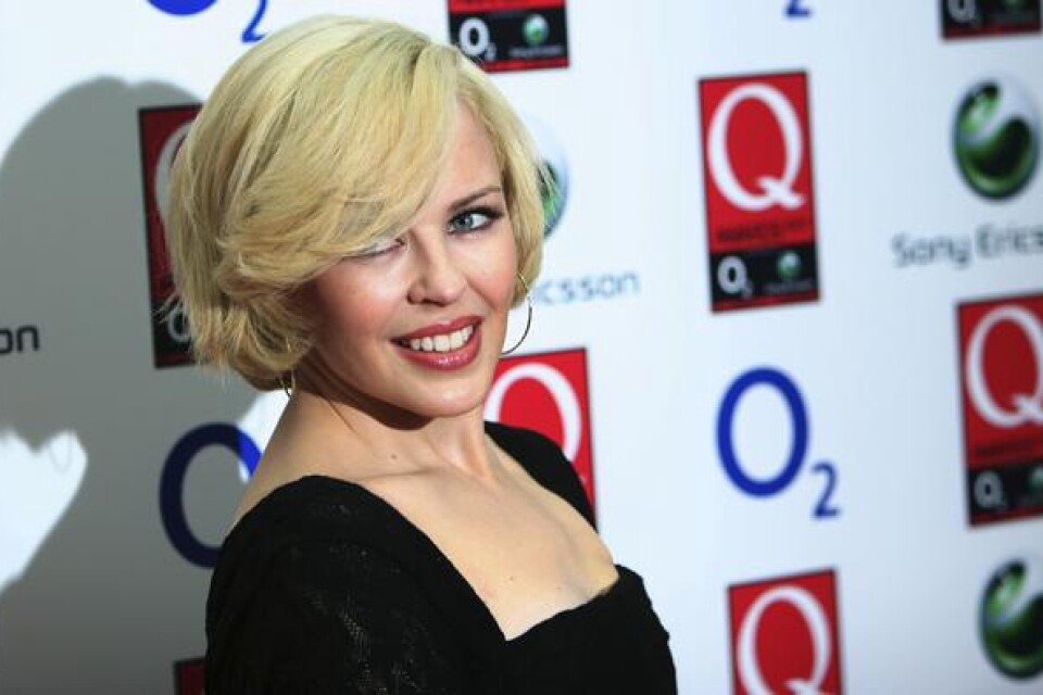 Kylie Minouge anländer till Q Music awards i London.