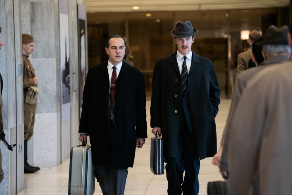 Merab Ninidze som mullvaden "Ironbark", och Benedict Cumberbatch som hans brittiske spionkontakt Greville Wynne i kalla kriget-thrillern "The Courier". Pressbild.