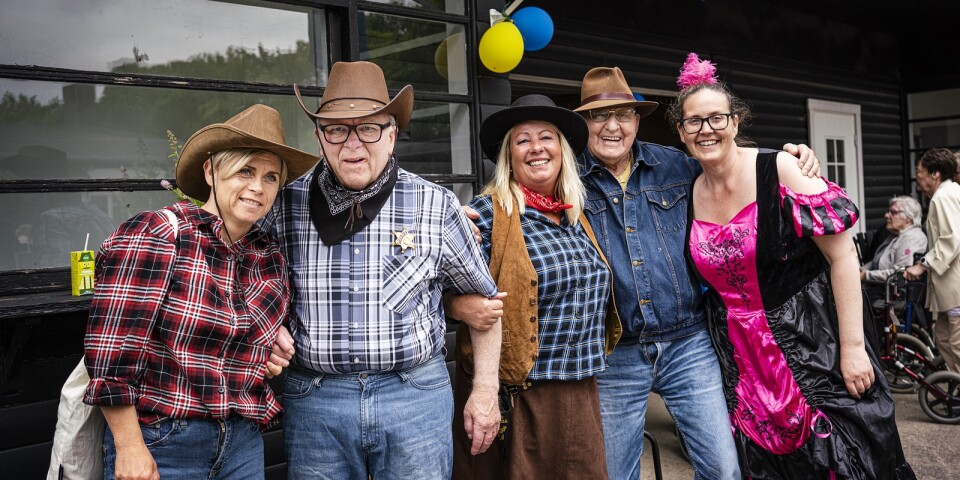 En äldredag med westerntema blev populär. Lola Svensson, Nils Svensson, Petra Olofsson, Per-Åke Skyvell och Jenny Källström hade klätt upp sig dagen till ära.