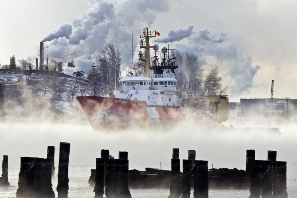 Kanadensiska kustbevakningens isbrytare Earl Grey på väg in till hamnen i Dartmouth, Nova Scotia. Kustbevakningen har inga försvarsrelaterade uppgifter i Kanada, utan har främst räddnings-, transport- och miljöuppdrag. Arkivbild.