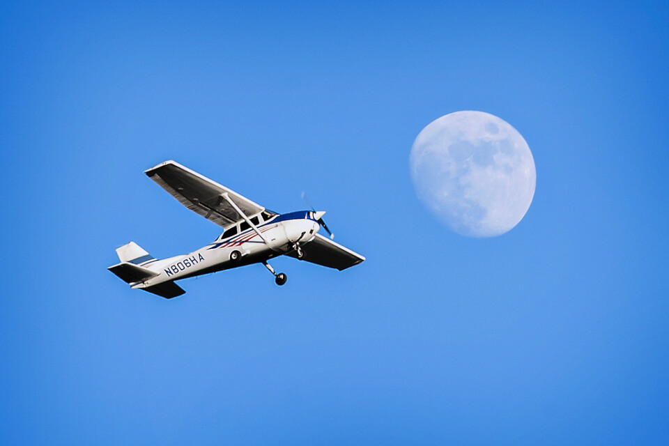 Girighet misstänks ha sänkt smugglarna, som lastade Cessna-planet för tungt. Genrebild.