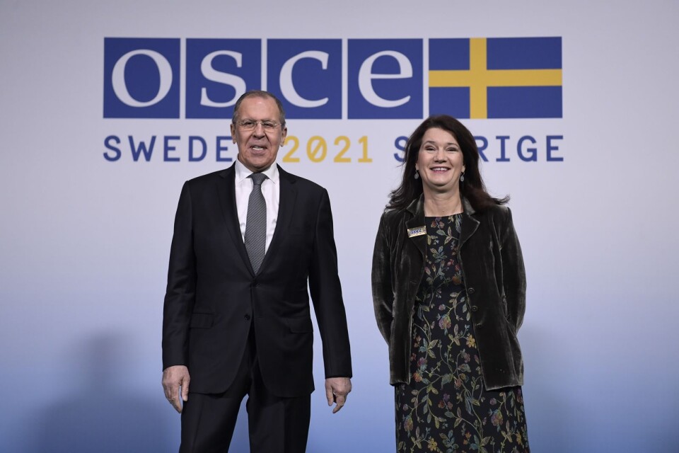 Rysslands utrikesminister Sergej Lavrov möter Sveriges utrikesminister Ann Linde (S) på Arlanda.