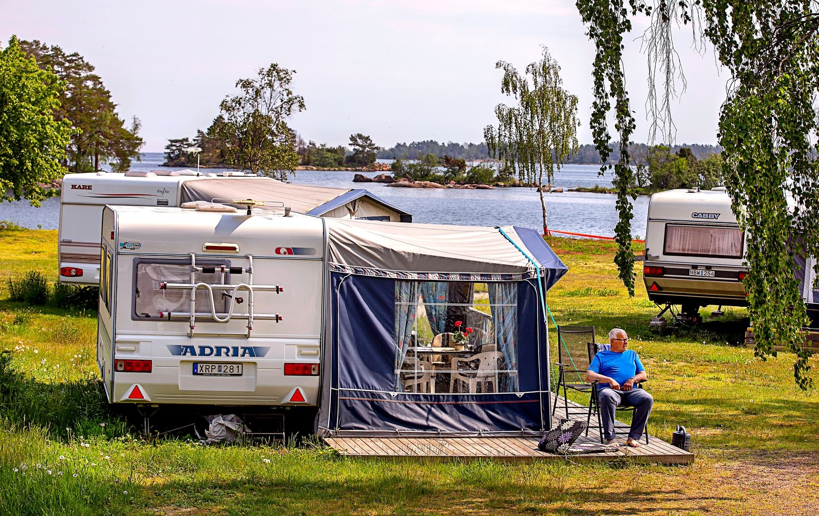 Bredvikens camping har ett 30-tal platser för långliggare och utsikt över Blå Jungfrun.