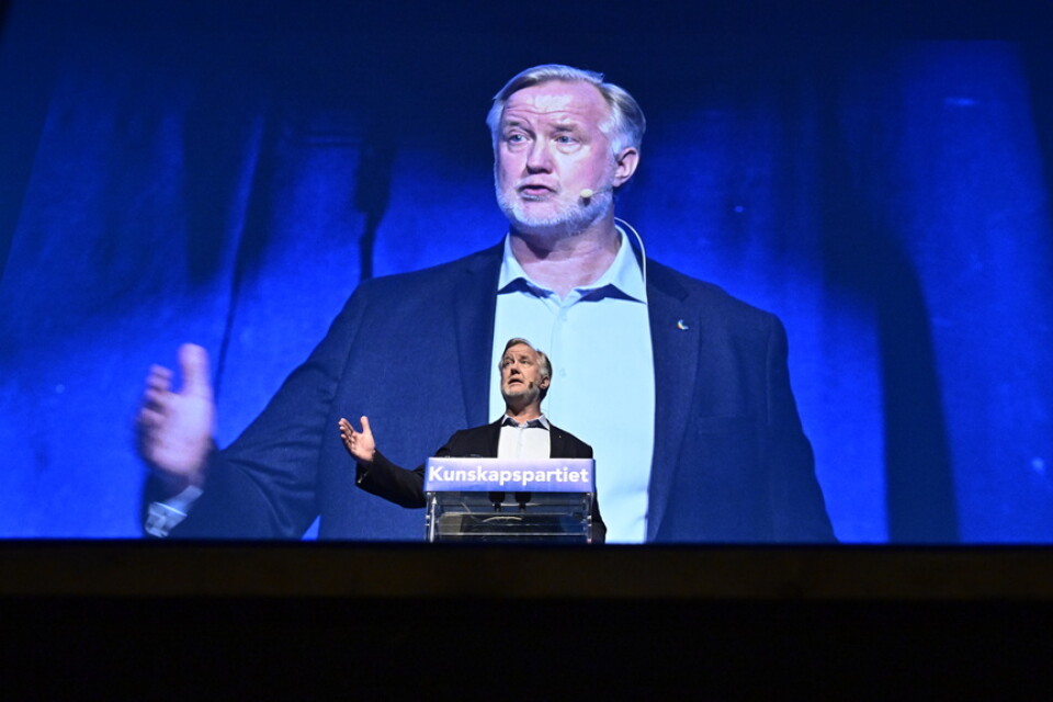 Liberalernas partiledare Johan Pehrson håller tal i Louis De Geer-hallen i Norrköping under lördagen när partiet inleder sin valkampanj.