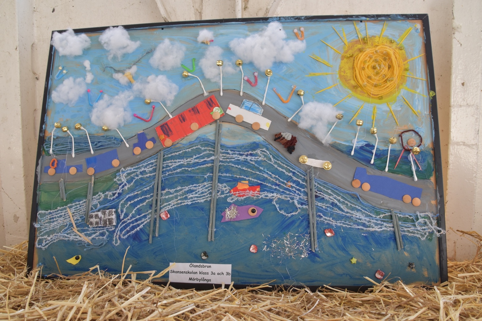 Olika skolor bidrog med konstverk med temat"Ölandsbron".