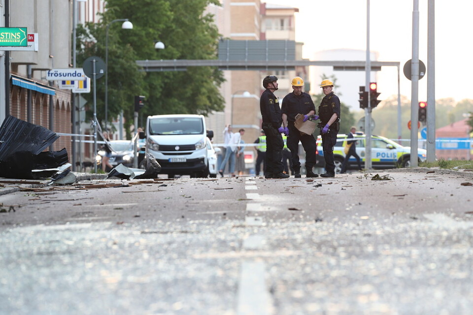 Ett hundratal lägenheter fick skador på fönster och balkonger i den kraftiga explosionen i Linköping den 7 juni. Arkivbild.
