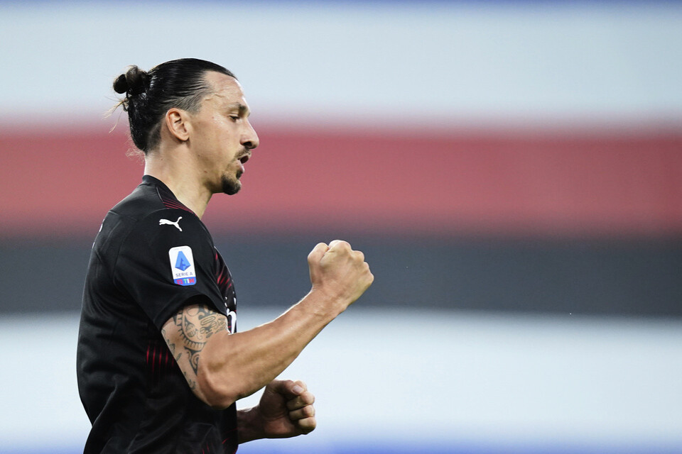 Zlatan Ibrahimovic gjorde två mål när hans Milan mötte Sampdoria i Serie A.