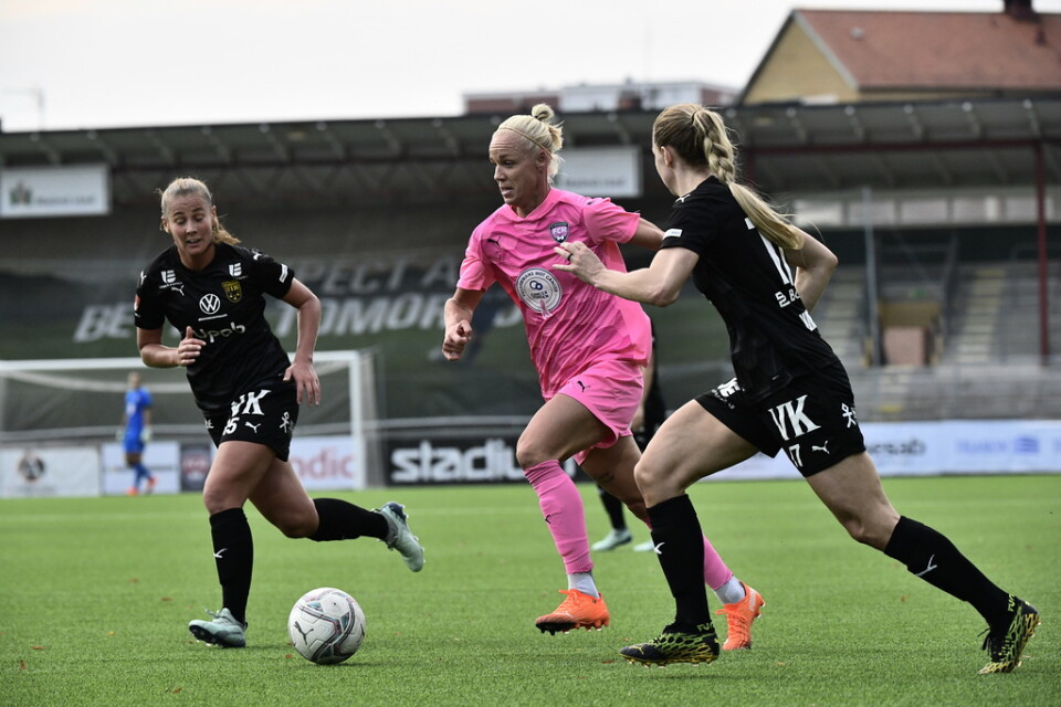 Caroline Seger byttes in i en mållös match hemma mot Umeå.