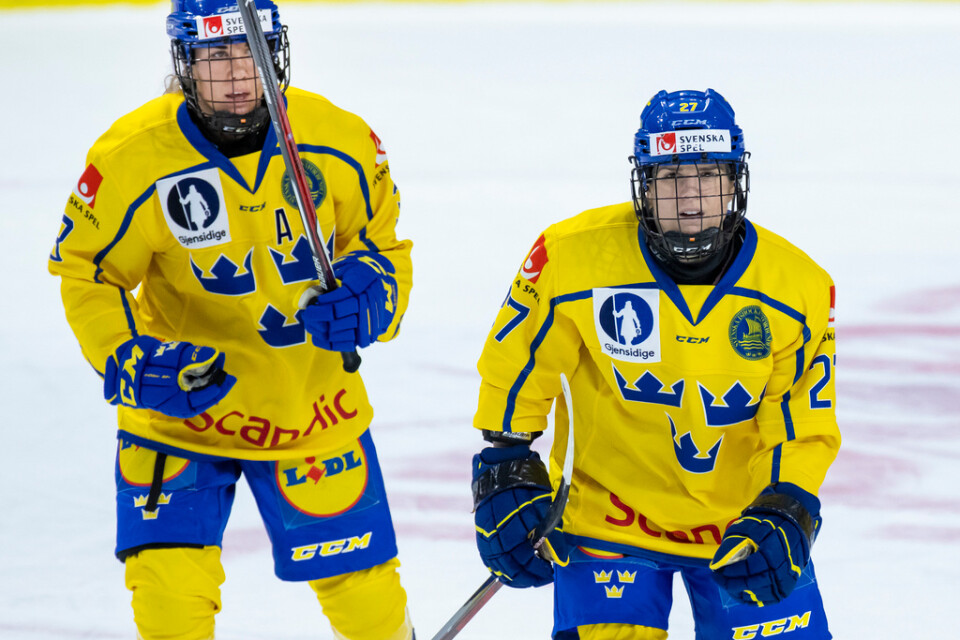 Damkronornas Anna Kjellbin och Emma Nordin under helgens OS-kval.