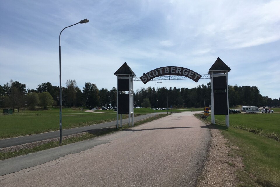Infarten till Skutberget i Karlstad. Det är på området till vänster som kommunledningen gärna ser bygget av ett Muminland på 24 hektar.