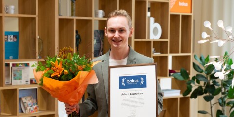 Adam Gustafsson från Växjö får Bokusstipendiet 2023.
