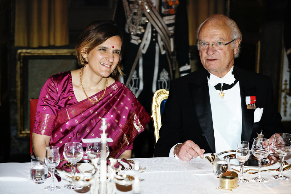 Fransk-amerikanskan Esther Duflo, här på Nobelmiddagen 2019 med kung Carl XVI Gustaf, är en av de två kvinnor som fått Riksbankens ekonomipris till minnet av Alfred Nobel sedan priset började delas ut 1969.